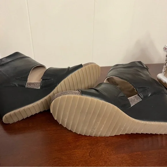 Diba True "Next N Line" Black Leather Wedge Sandals 10 NWOT - Picture 12 of 16